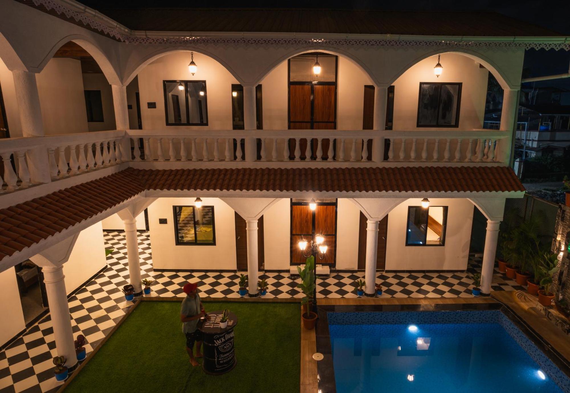 Готель Sapphire Mansion Алібаґ Екстер'єр фото
