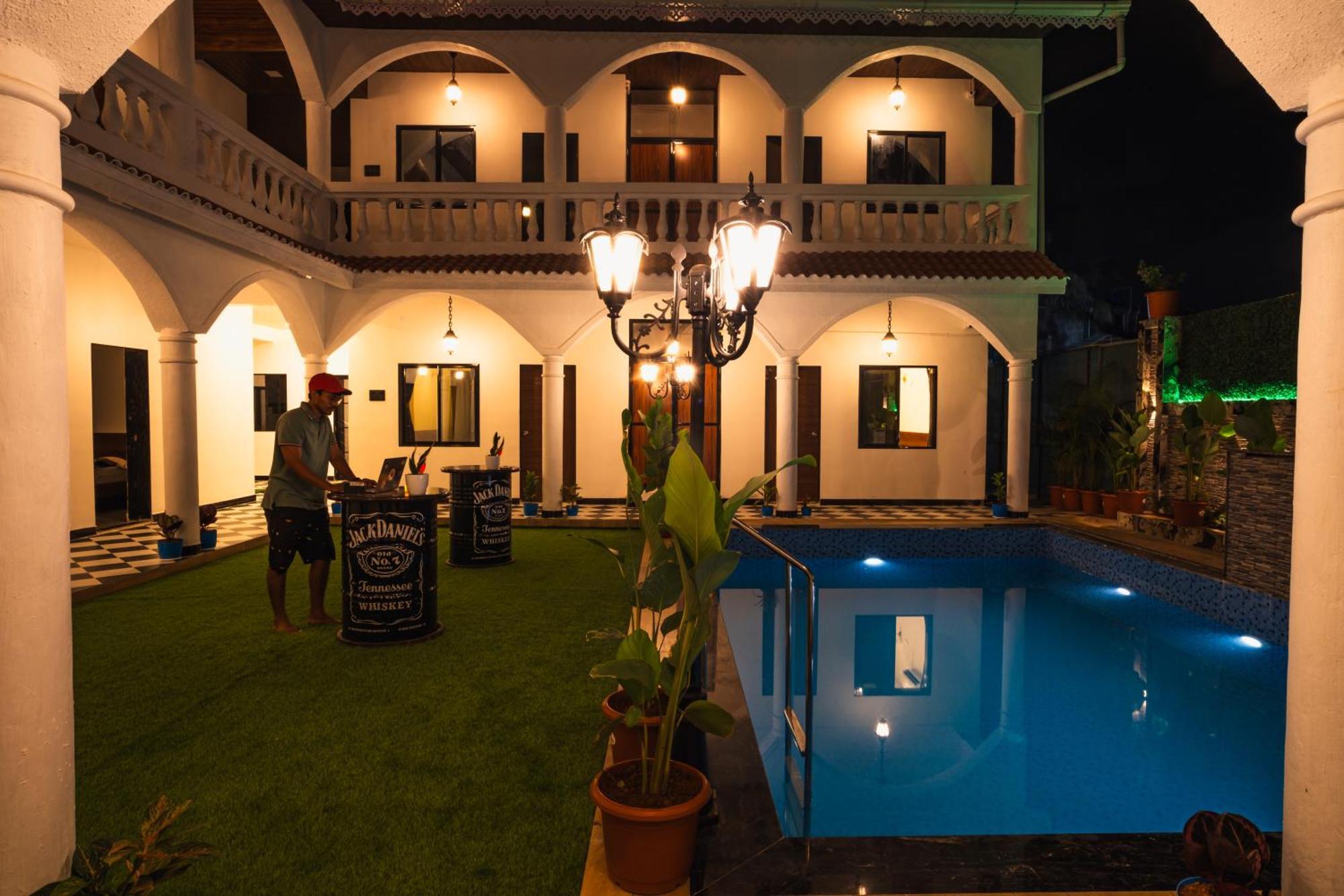 Готель Sapphire Mansion Алібаґ Екстер'єр фото